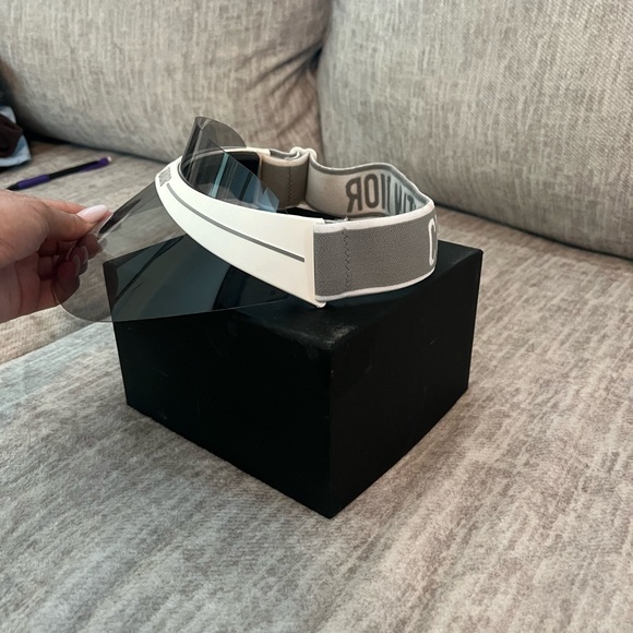 Christian Dior visor . - Picture 2 of 3